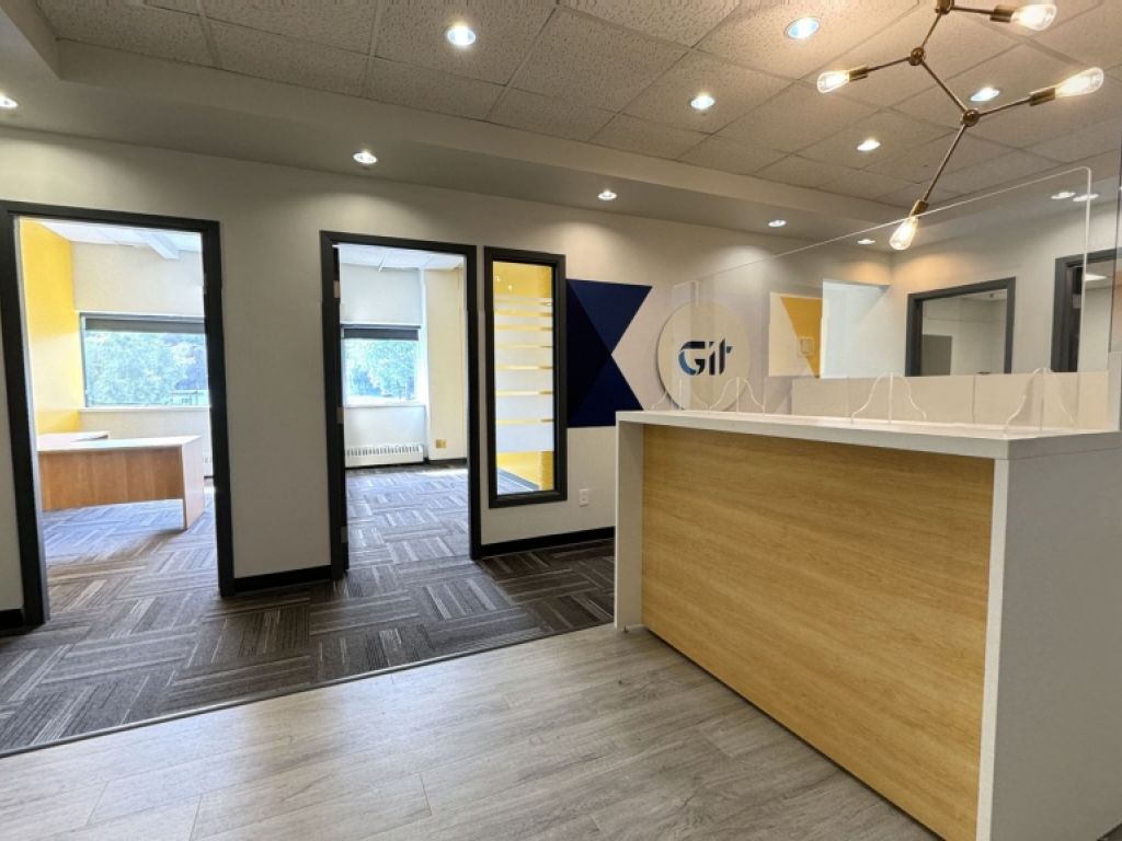 Bureau 220 - Plaza Laval � Ste-Foy