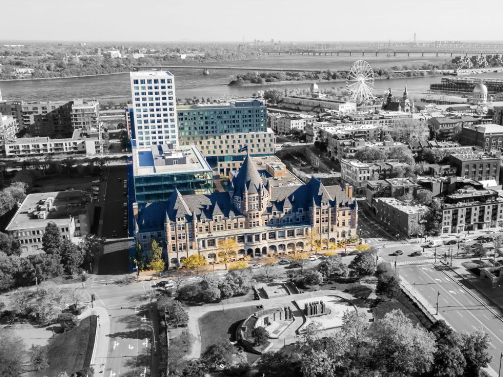 Place Gare Viger au c�ur du Vieux-Montr�al 