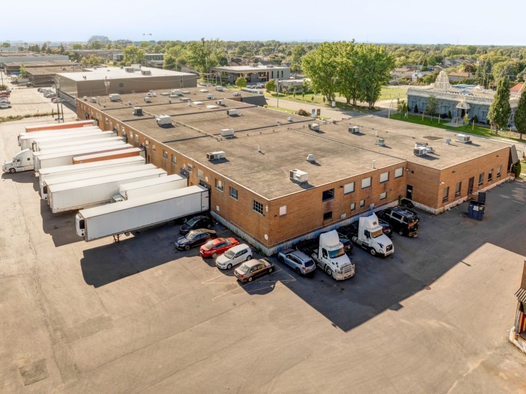 Entrep�t industriel � louer-Dorval-autoroutes 40/13