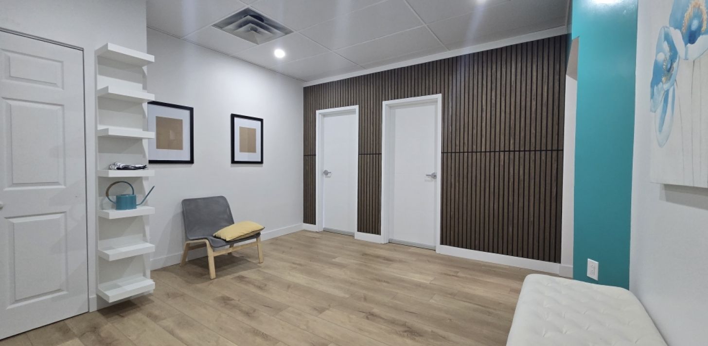 OFFICE TO RENT 485 SQF, ACADIE & SAUV&Eacute; - For Rent