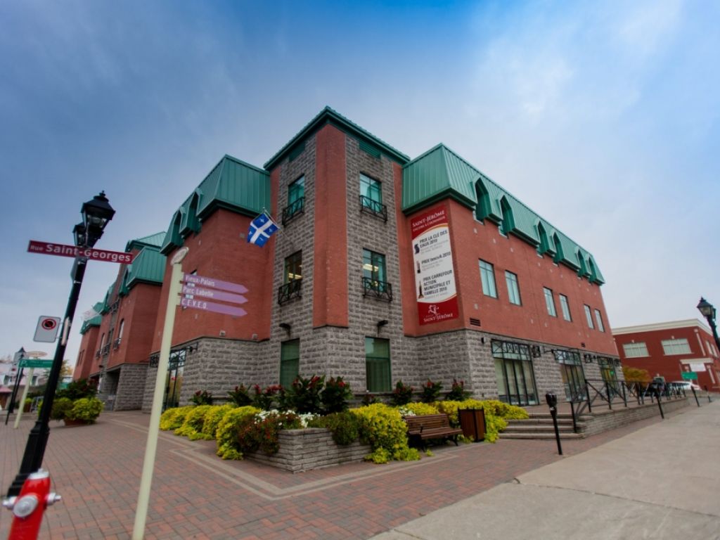 Local / Bureau 2100 � 6360 pc Centre-ville Saint-J�r�me 