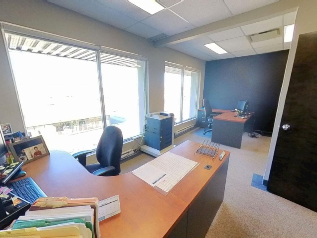 Grand espace de bureaux moderne � Saint-Malo / Saint-Sauveur