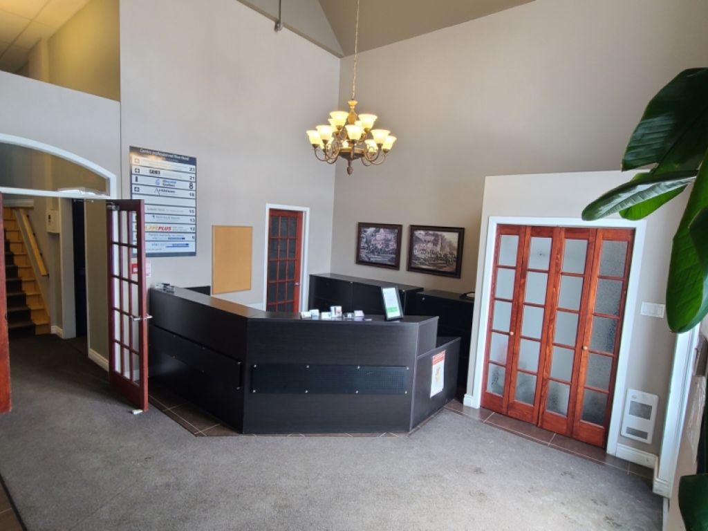 Bureaux � louer � Saint-J�r�me - Grand stationnement - TOUT INCLU