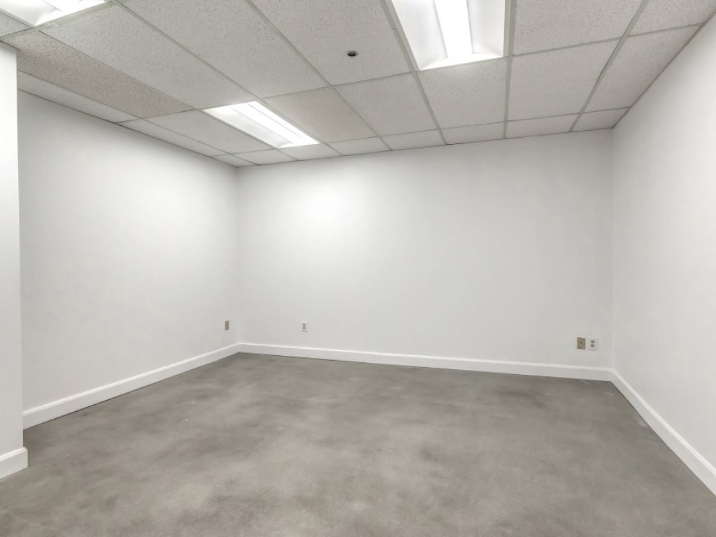 Loft-style Office spaces for rent-District Beaumont-6855 de l'�p�e