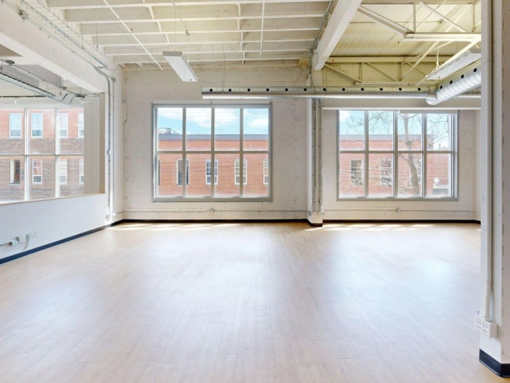 Grand bureau lumineux � louer � Saint-Henri