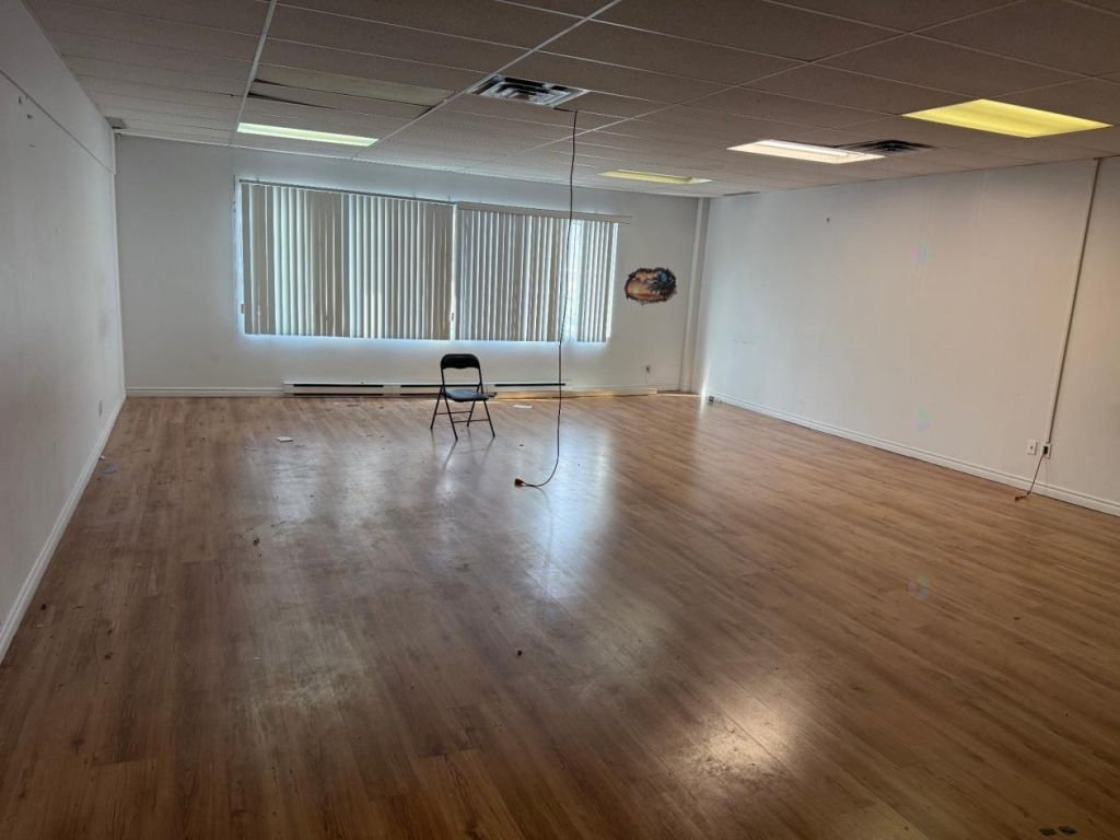 Bureau 345$/mois* dans centre d'achat achaland� de Montr�al