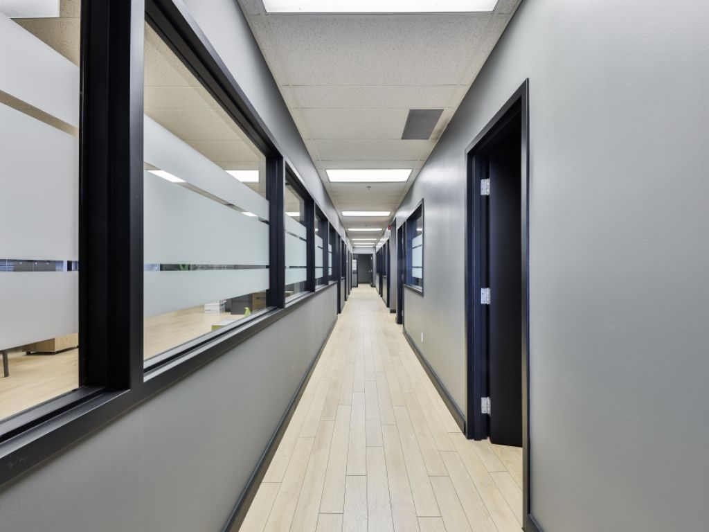 ESPACE COMMERCIAL / INDUSTRIEL � LOUER 