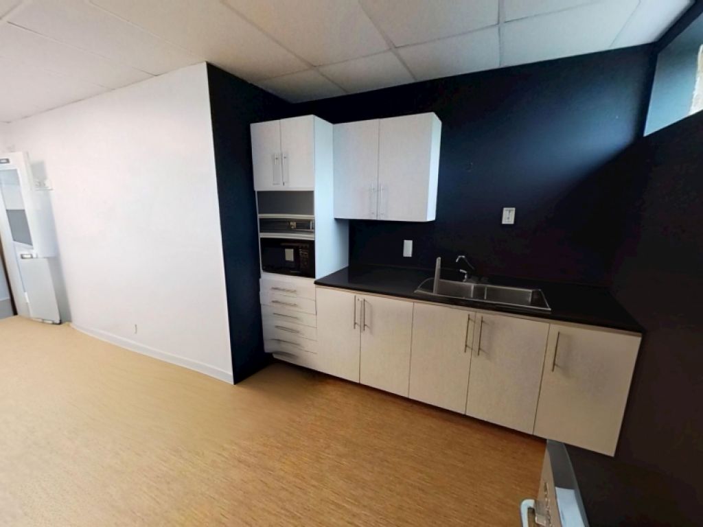 LOCAL 602 - LOCAL INDUSTRIEL � NEUVILLE