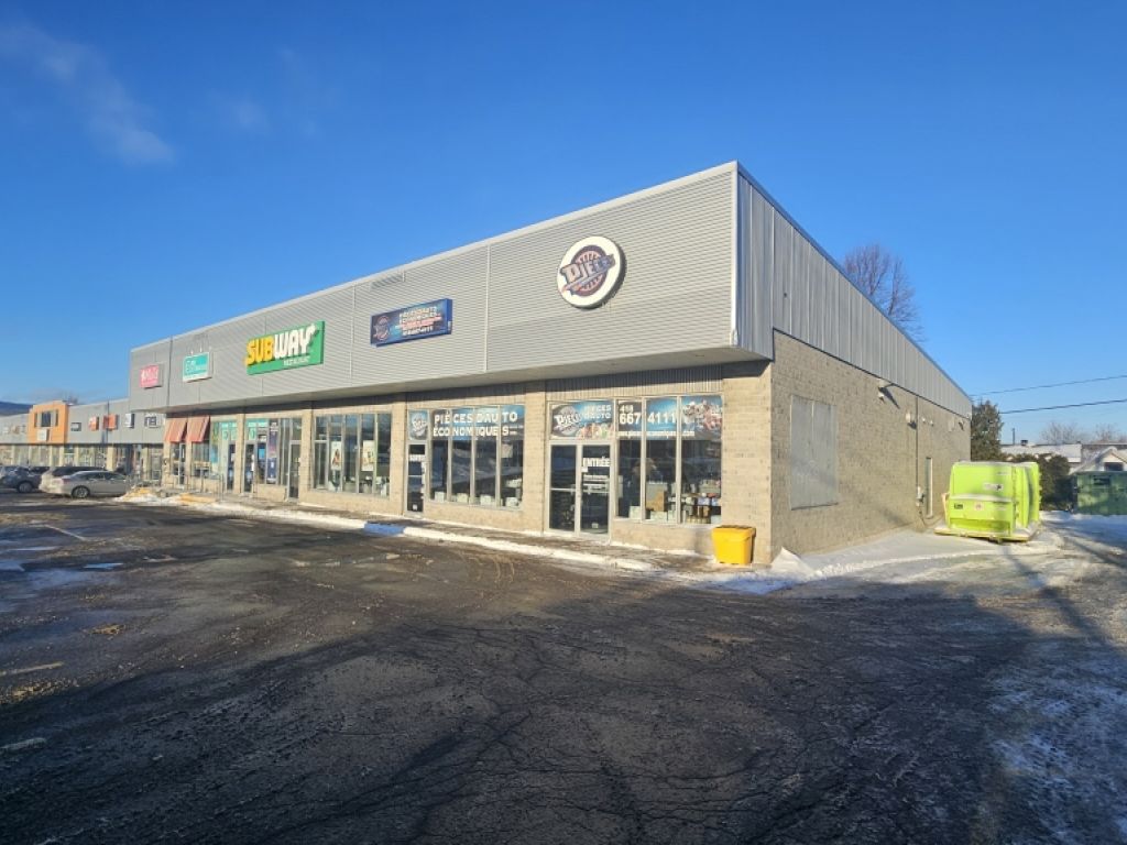 LOCAL COMMERCIAL 1700PC - RUE SEIGNEURIALE BEAUPORT