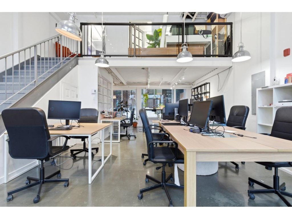 Local commercial professionnel lumineux sur 2 niveaux plateau mont royal 