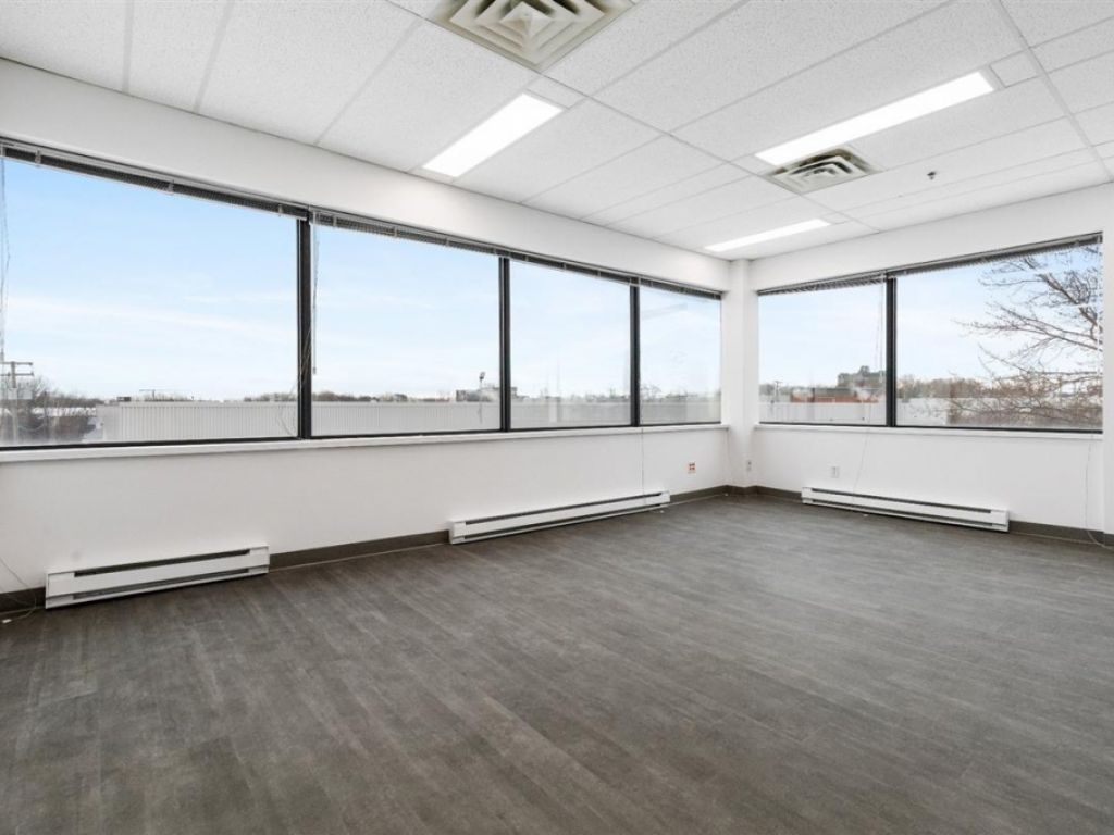Espace bureau � louer - 666 Boul. St-Martin O., local 220