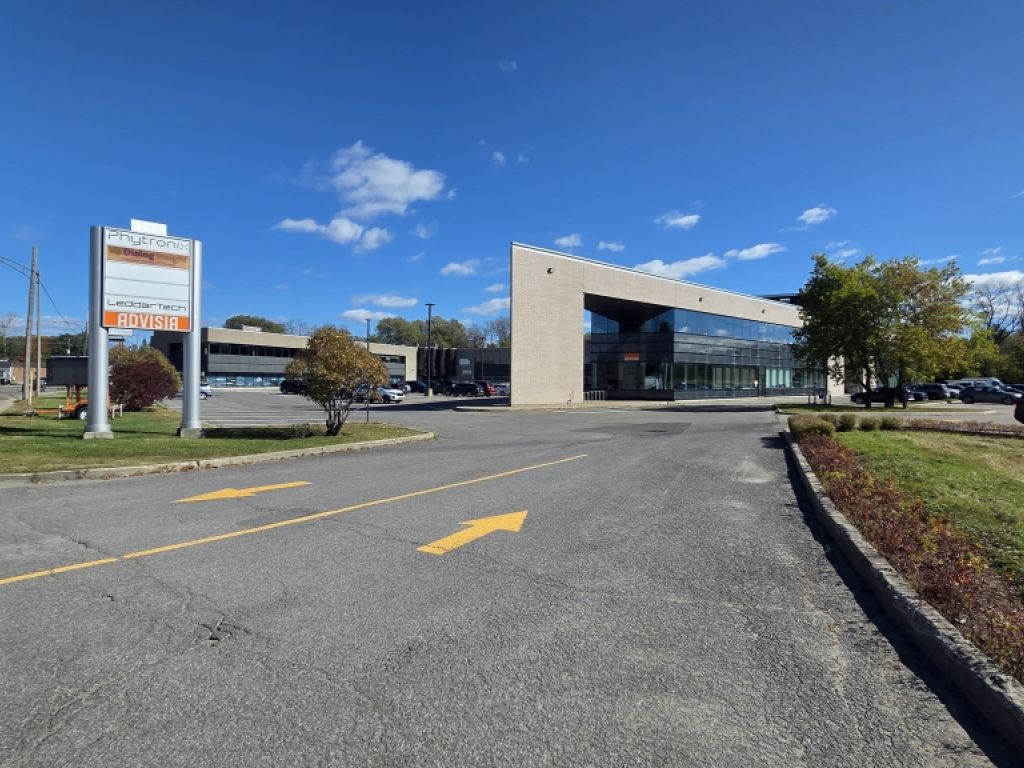 Grand espace commercial avec entrep�t � Qu�bec