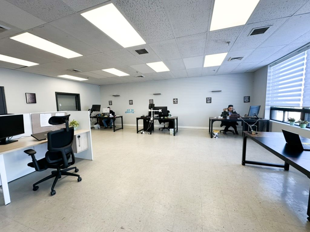 Espaces de bureaux flexibles, de coworking et d'entrep�ts | Saint-Laurent | � partir de 99 $