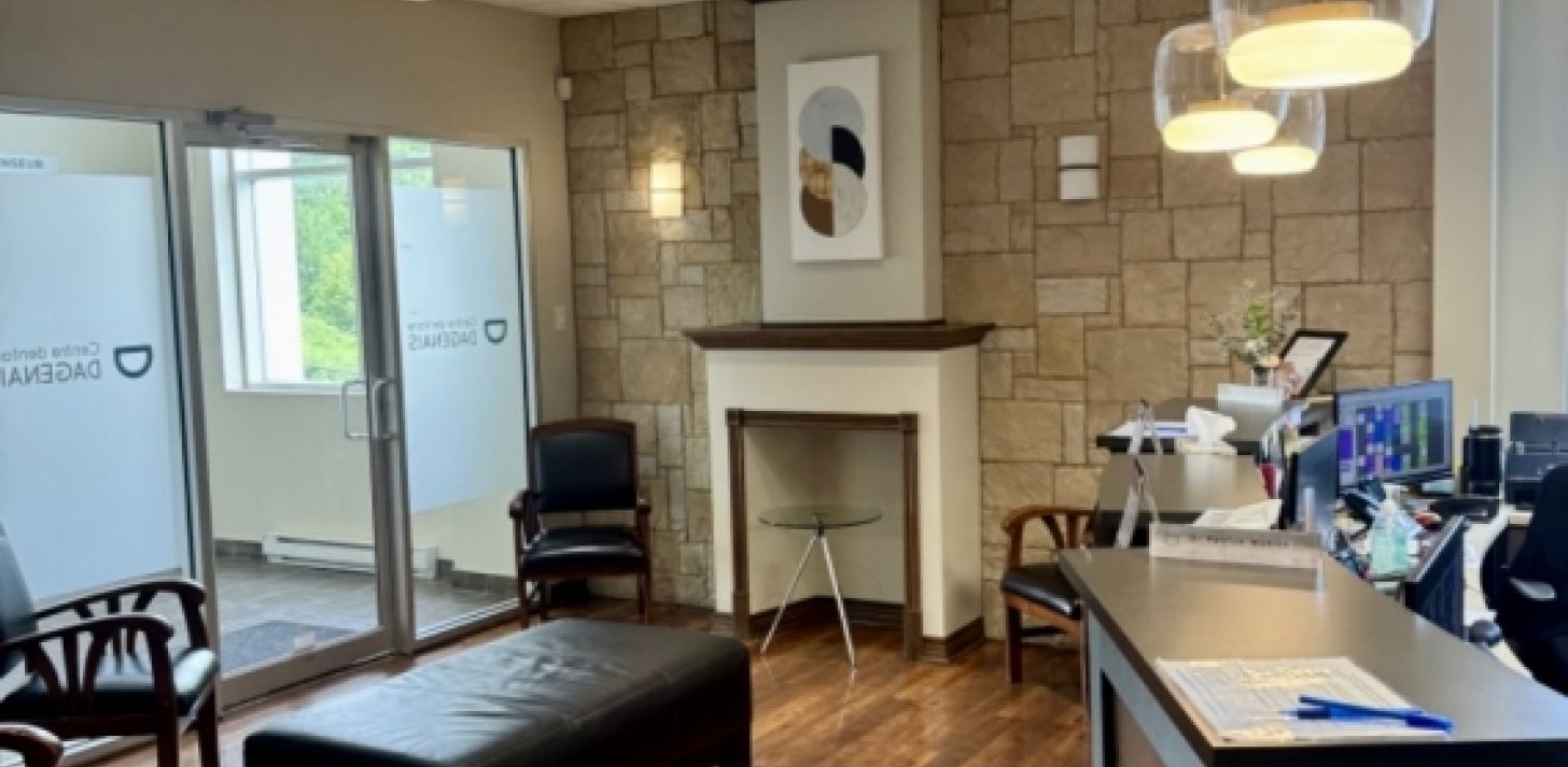  LOCAL COMMERCIAL 2 794 pi&sup2; + possibilit&eacute; 1 440 pi&sup2; suppl&eacute;mentaires Id&eacute;al pour clinique dentaire ou professionnel de la sant&eacute; - &Agrave; louer