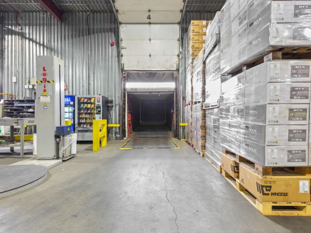 Espace industriel et commercial � louer � accessibilit� et flexibilit� au c�ur de la Mont�r�gie