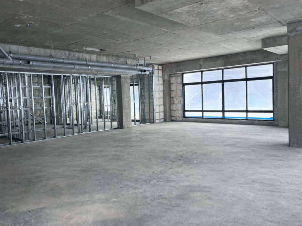 LOCAUX COMMERCIAUX � LOUER � FORT ACHALANDAGE SUR L�AVENUE DORVAL