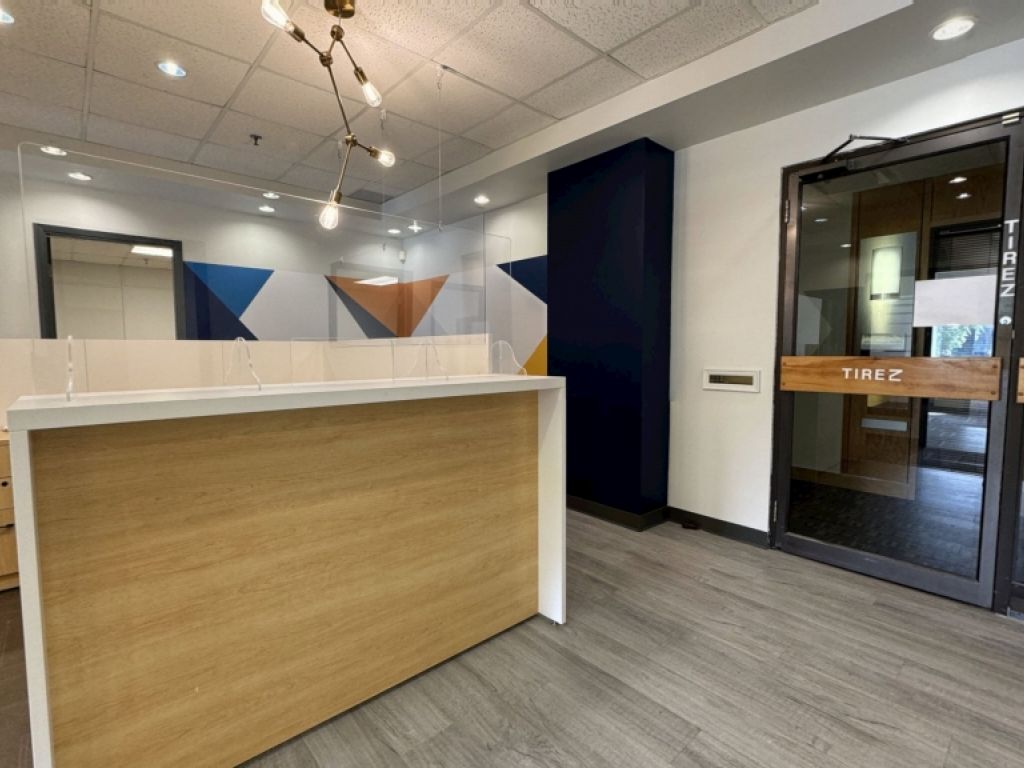 Bureau 220 - Plaza Laval � Ste-Foy