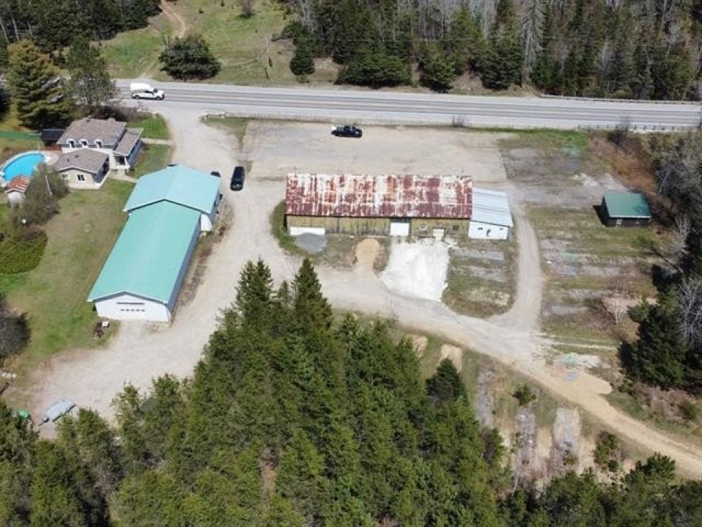 Maison, Entrep�t, Garage, Grange, Rivi�re-Rouge