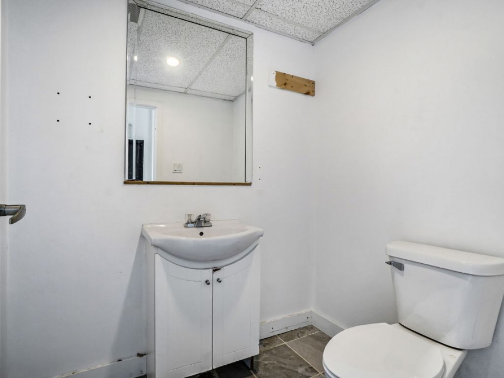 Espace commercial Unit� de coin � louer