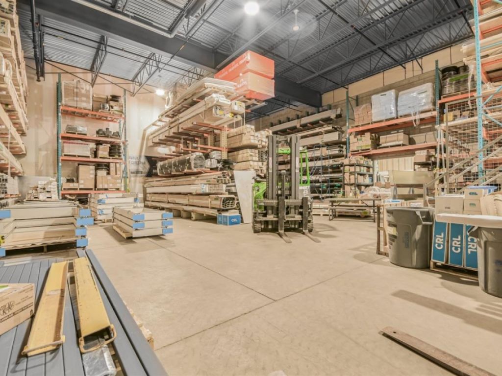 Industrial Building for Rent � 320 Rue Legault, unit OP12, Blainville