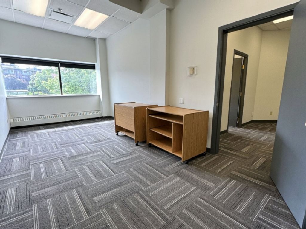 Bureau 220 - Plaza Laval � Ste-Foy