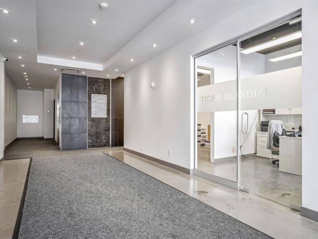 Condo industriel � vendre ou � louer � 4704 Rue Louis-B.-Mayer, Laval (Chomedey)