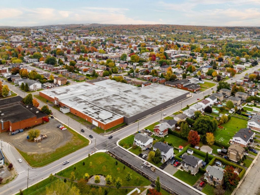 Espace industriel spacieux et hautement fonctionnel � parfait pour l�entreposage, la logistique ou la production