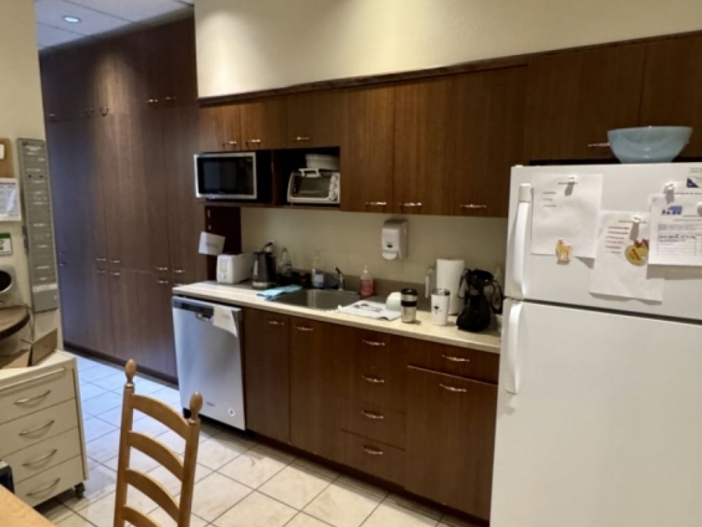  LOCAL COMMERCIAL 2 794 pi� + possibilit� 1 440 pi� suppl�mentaires Id�al pour clinique dentaire ou professionnel de la sant�