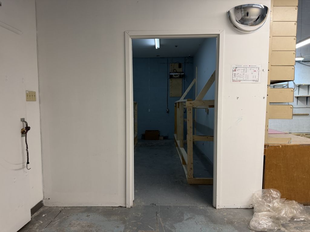 Espace industriel � louer de 1500 pi� avec bureau ferm� et quai de chargement Emplacement id�al