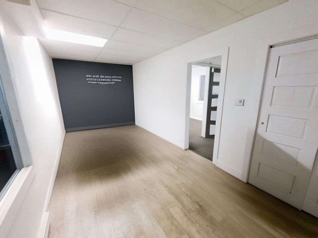 LOCAL 602 - LOCAL INDUSTRIEL � NEUVILLE