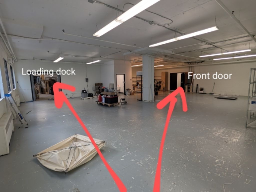 Chabanel | Espace commercial 2100pc - Bureau/Showroom/Entrepot - Rez-de-Chausser - Quai de chargement priv�