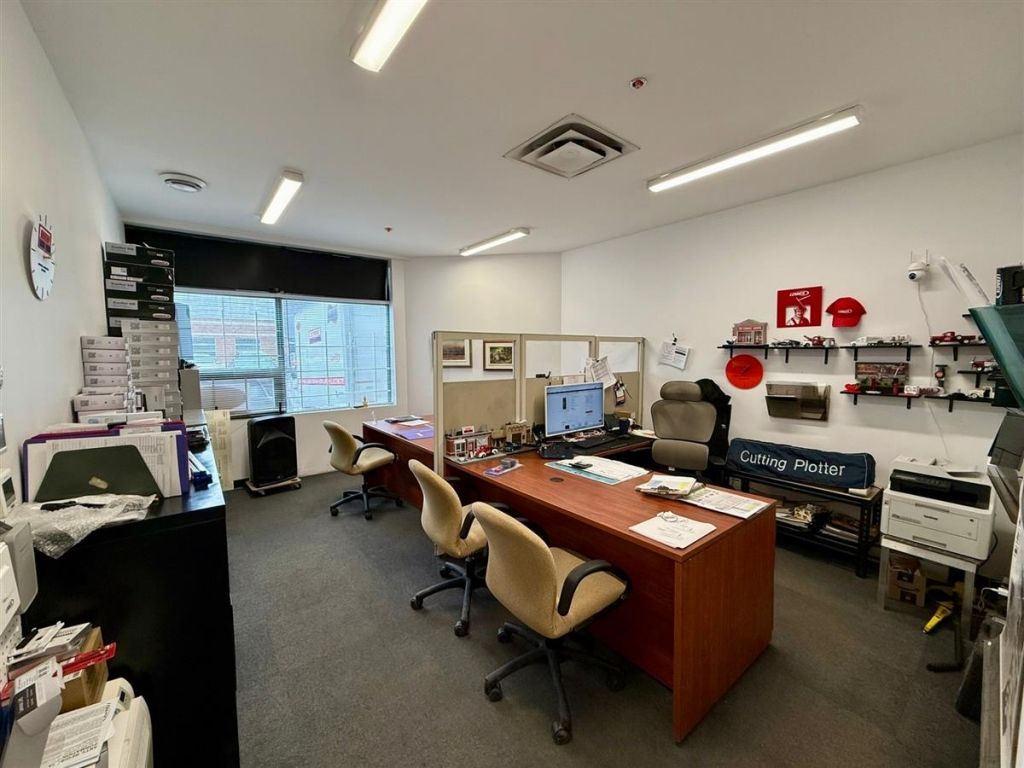 Local industriel � louer � Laval � 2 550 pi� | Sainte-Rose