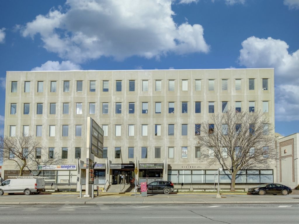 BUREAU � LOUER 654 PI.CA. SITU� AU 1435  BLVD. ST-MARTIN COIN BLVD INDUSTRIEL