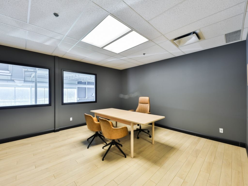 ESPACE COMMERCIAL / INDUSTRIEL � LOUER 