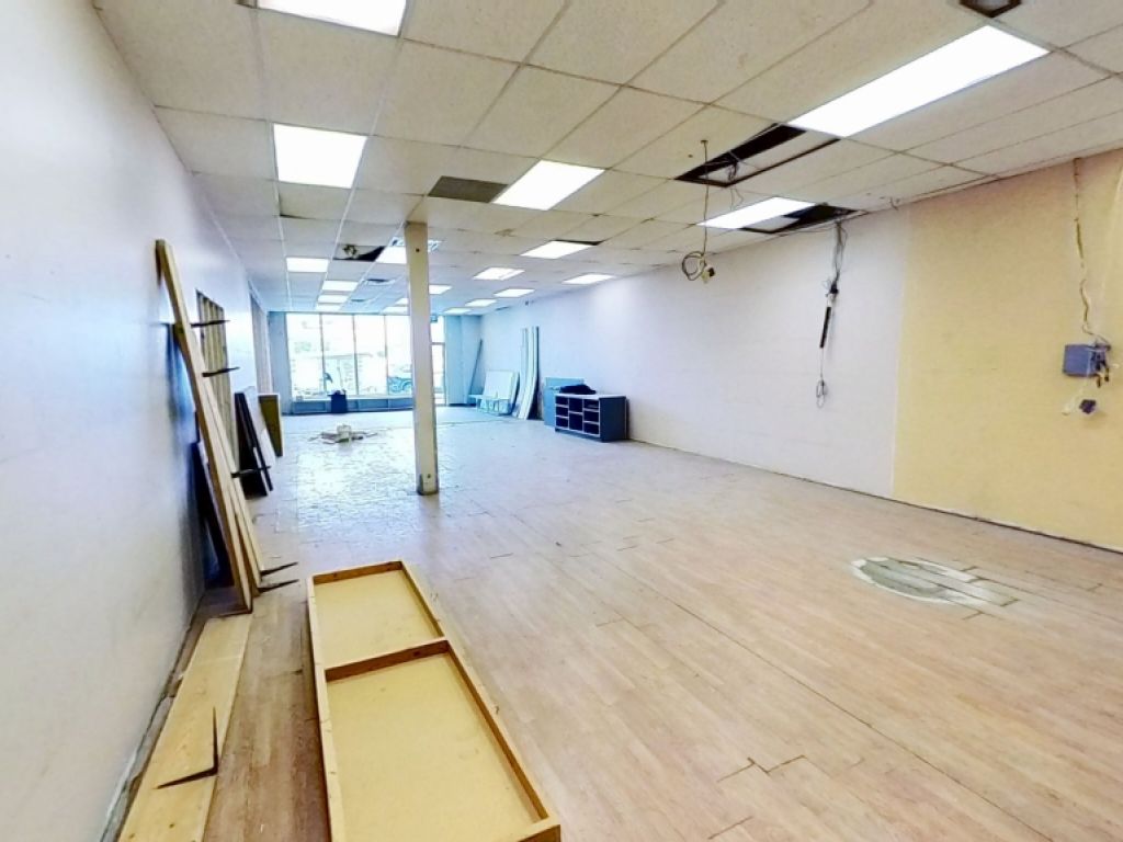 LOCAL COMMERCIAL 1700PC - RUE SEIGNEURIALE BEAUPORT