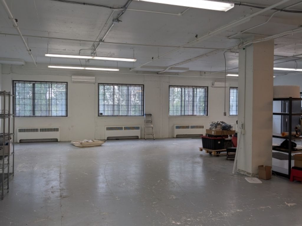 Chabanel | Espace commercial 2100pc - Bureau/Showroom/Entrepot - Rez-de-Chausser - Quai de chargement priv�