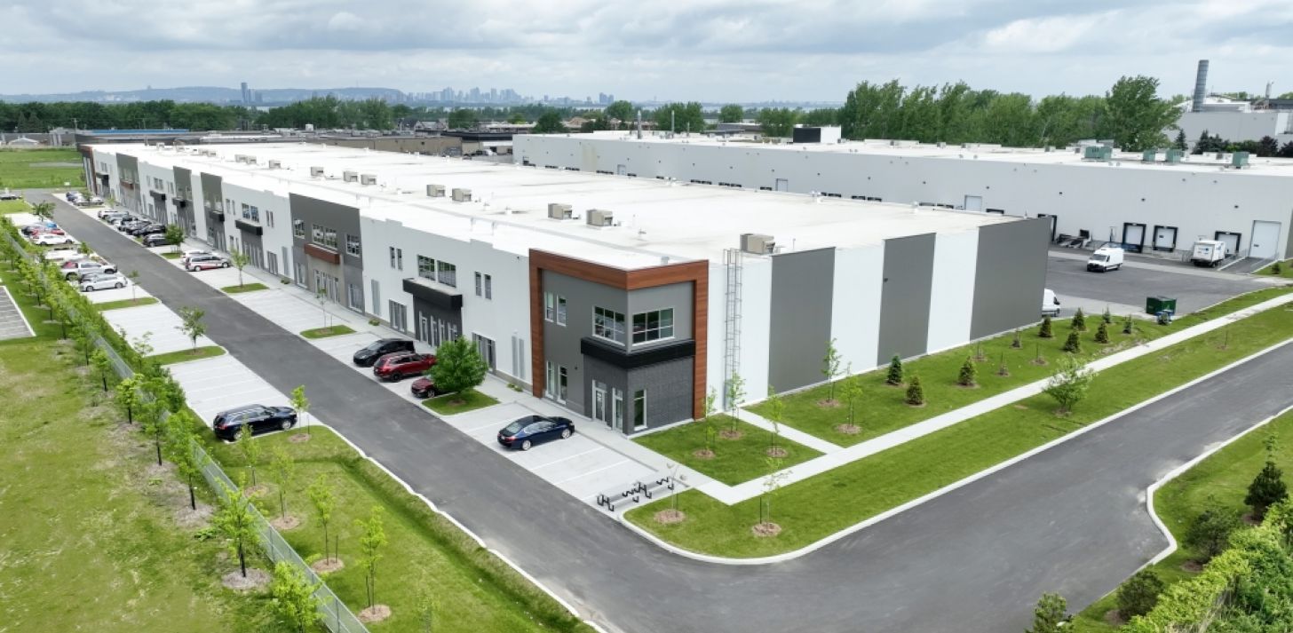 LOCAL INDUSTRIEL/ENTREPOT &Agrave; LOUER, CANDIAC - 12 395 &Agrave; 55 934 pi2 - &Agrave; louer