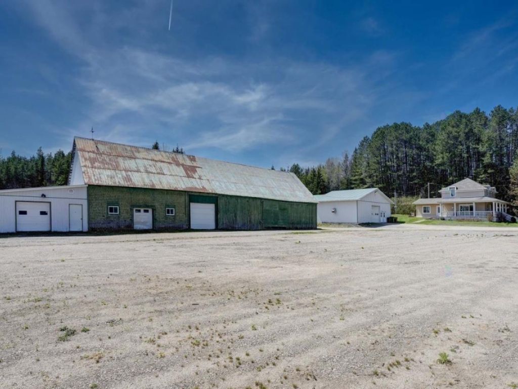 Maison, Entrep�t, Garage, Grange, Rivi�re-Rouge