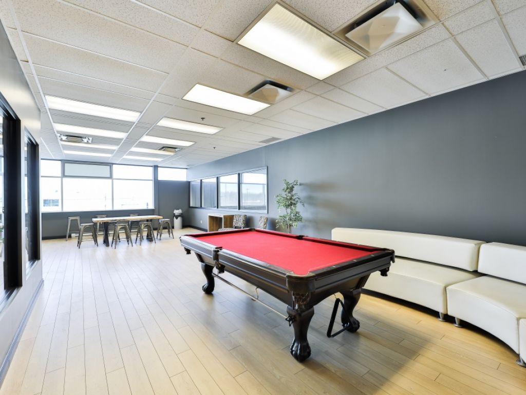 ESPACE COMMERCIAL / INDUSTRIEL � LOUER 