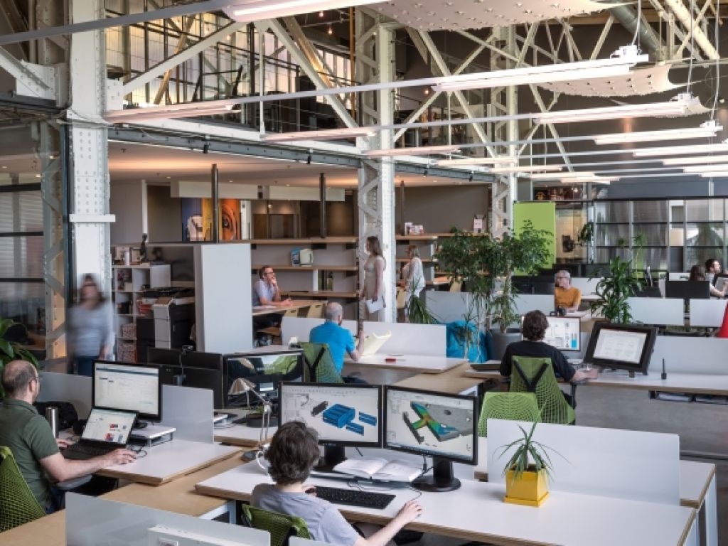 Technop�le Angus     Magnifique espace partag� de 2522 pi ca