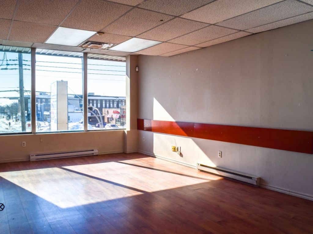 Espaces bureaux � louer en face du Mail Champlain