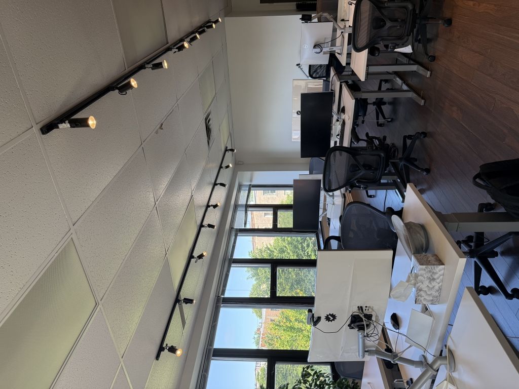 Espace bureau de coin ensoleill� � louer Plateau