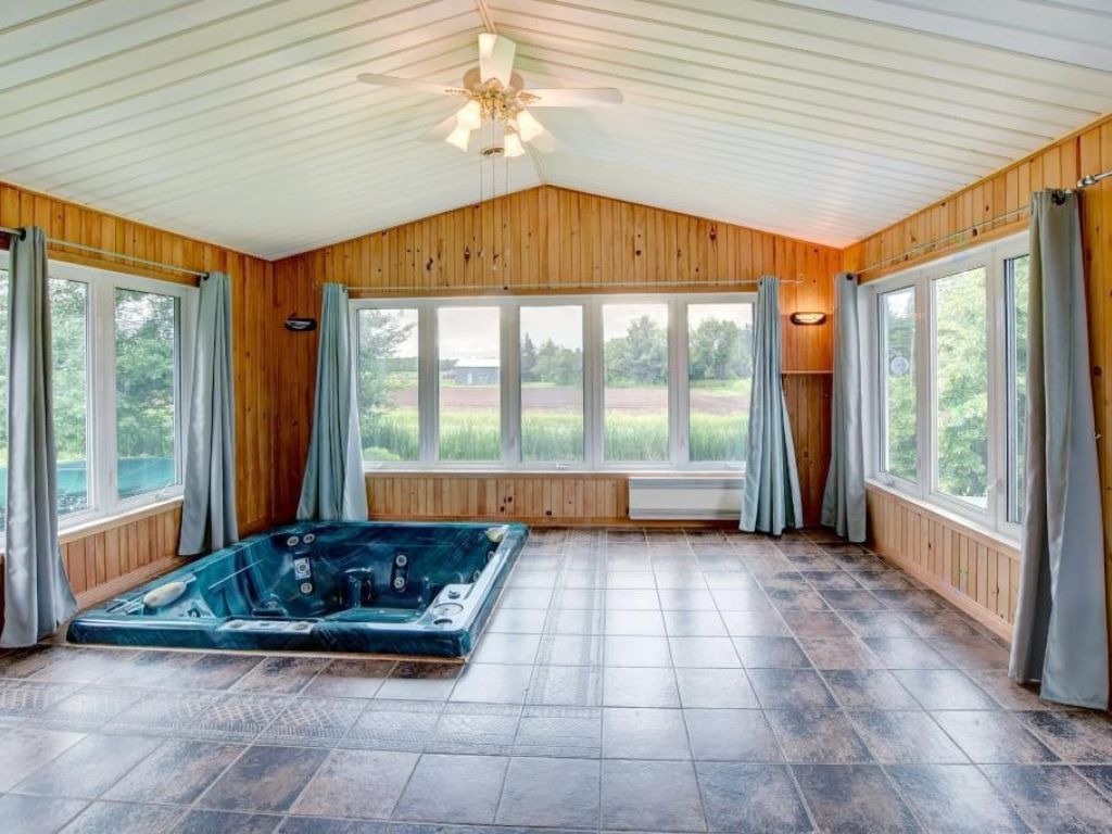 Fermette cl� en main sur 23 arpents en zone agricole