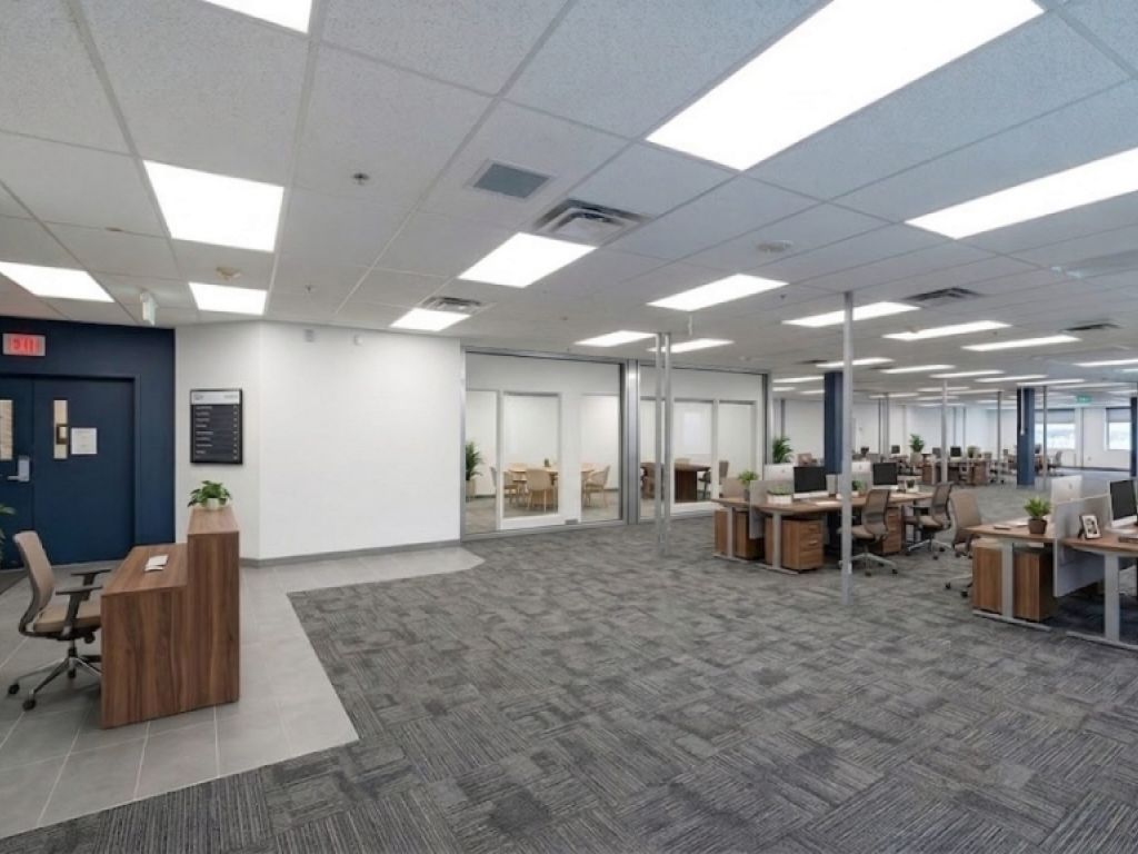 Local / Bureau 2100 � 6360 pc Centre-ville Saint-J�r�me 