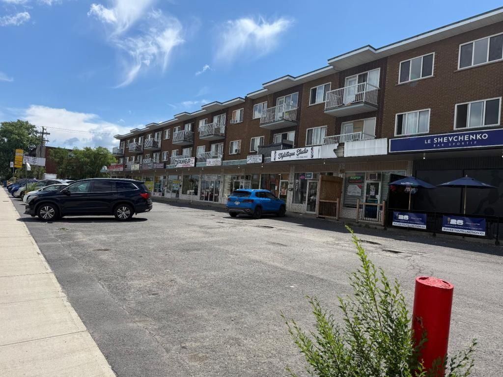 Local de 775pc au rdc dans un centre d'achat � LaSalle