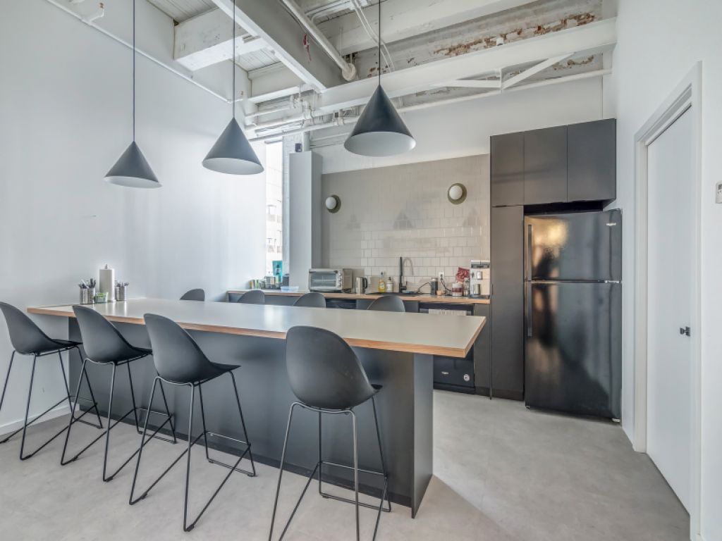 Office and industrial spaces for rent-District Beaumont-6833 De L'�p�e