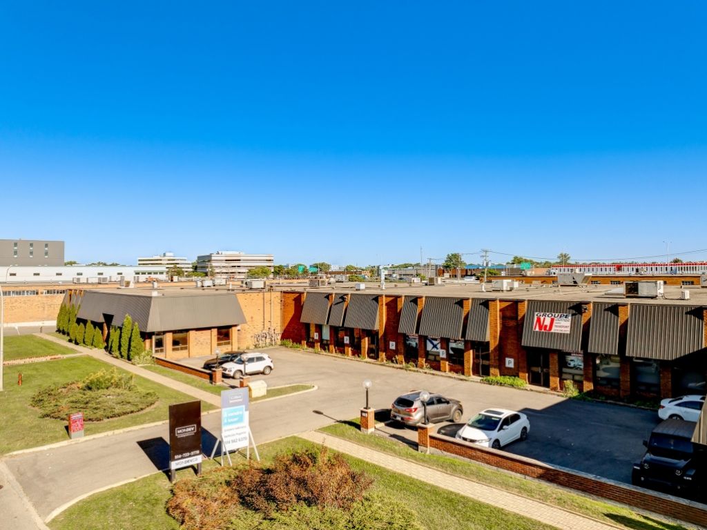Entrep�t industriel � louer-Dorval-autoroutes 40/13
