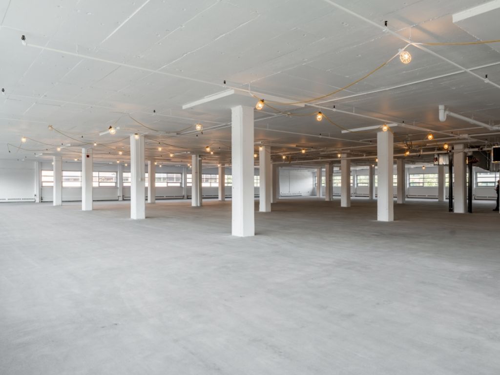 BUREAUX LOFTS DANS LE HUB IA