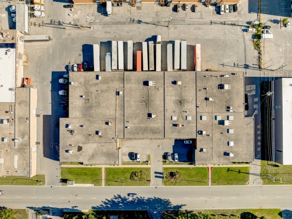 Entrep�t industriel � louer-Dorval-autoroutes 40/13