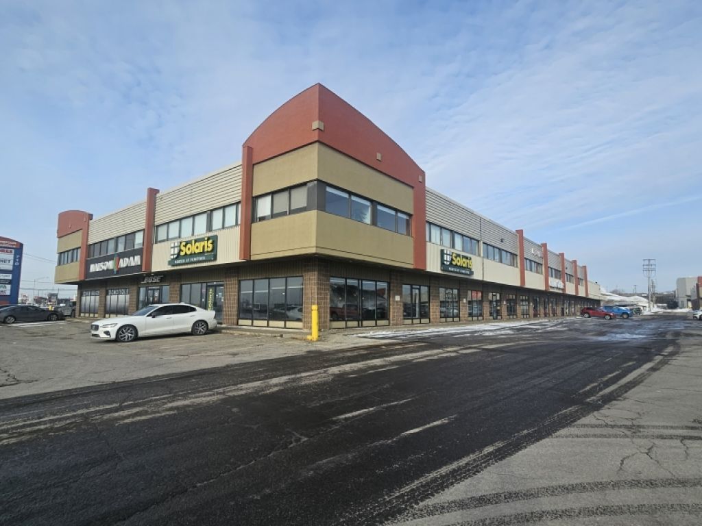 LOCAL COMMECIAL EN FA�ADE SUR RUE BOUVIER